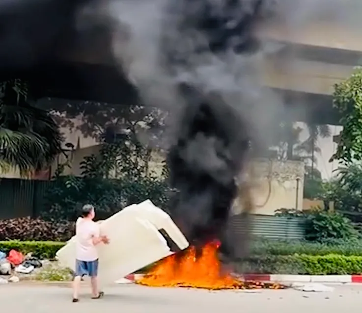 Đề xuất xử lý hình sự người đốt chất thải nguy hại, gây tiếng ồn vượt quy chuẩn - Ảnh 1.