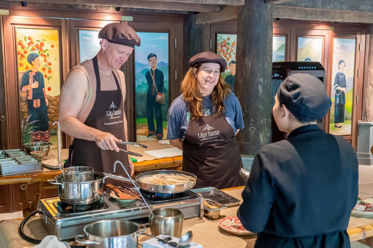 Booking.com dự đoán gì về kỳ nghỉ lễ 30-4, 1-5 năm nay của Việt Nam? - Ảnh 1.