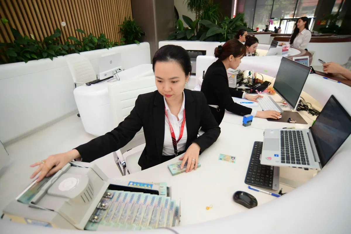 Techcombank giảm cho vay bất động sản, gần 39.000 tỉ đồng 'biến mất' trên bảng dư nợ - Ảnh 1.