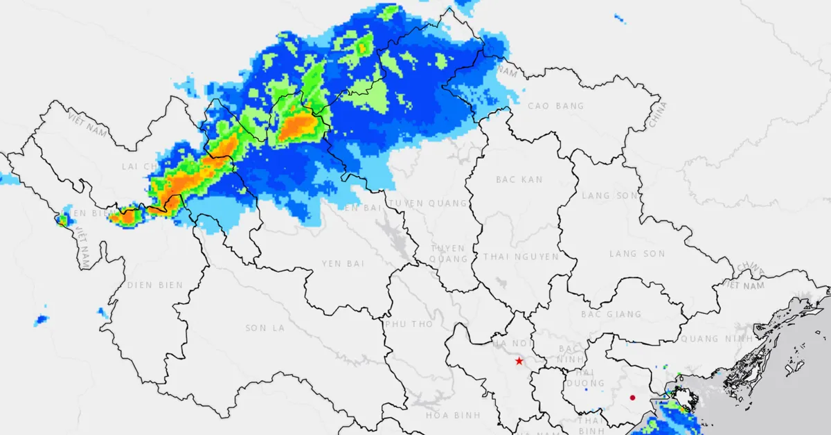 Không khí lạnh áp sát biên giới, bắt đầu gây mưa dông ở vùng núi Bắc Bộ