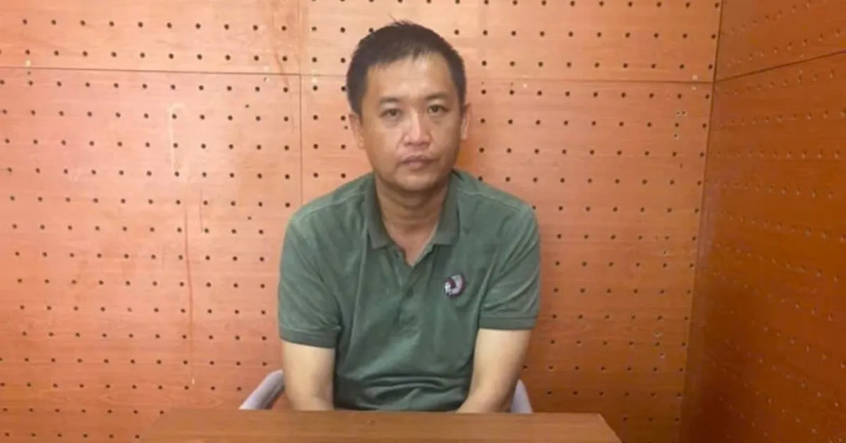 Vờ đẩy giúp xe hết xăng, lợi dụng cướp điện thoại