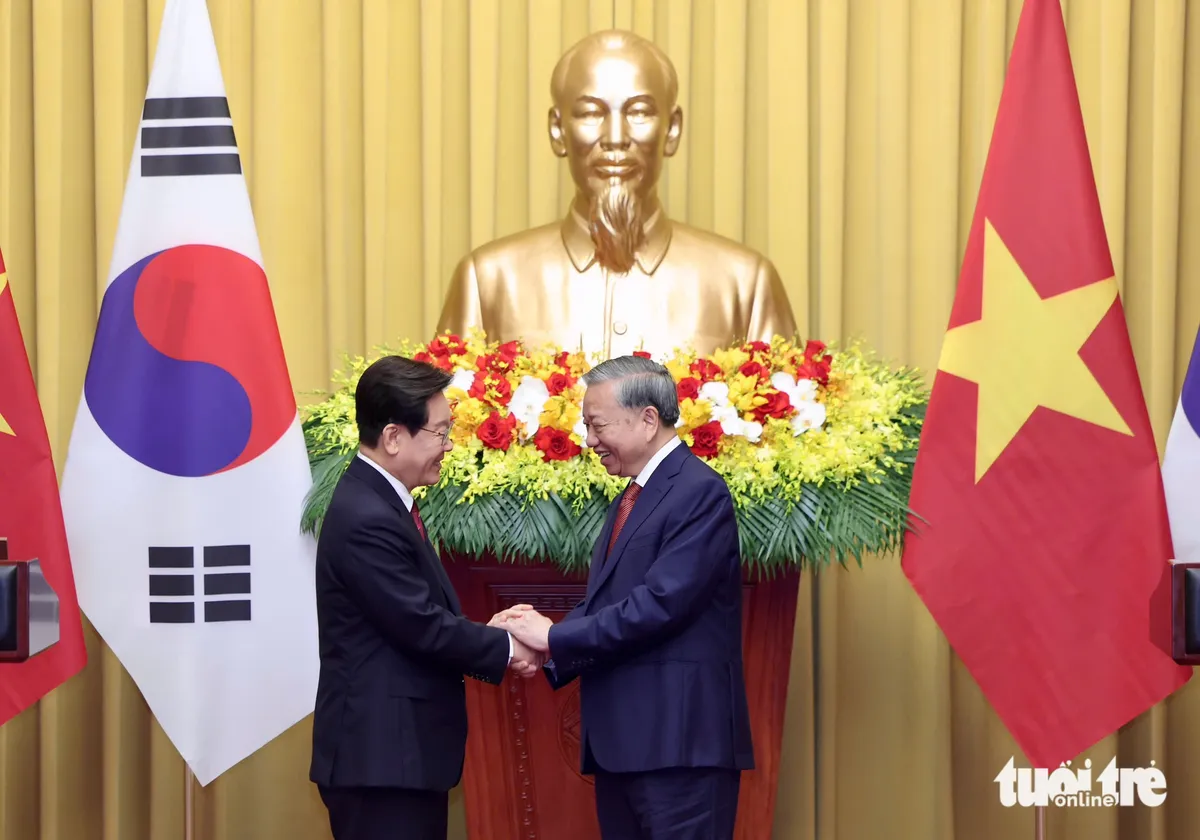 Việt Nam và Hàn Quốc trao nhiều văn kiện hợp tác, có cả điện hạt nhân - Ảnh 1.