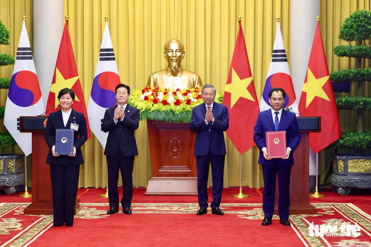 Việt Nam và Hàn Quốc trao nhiều văn kiện hợp tác, có cả điện hạt nhân - Ảnh 7.