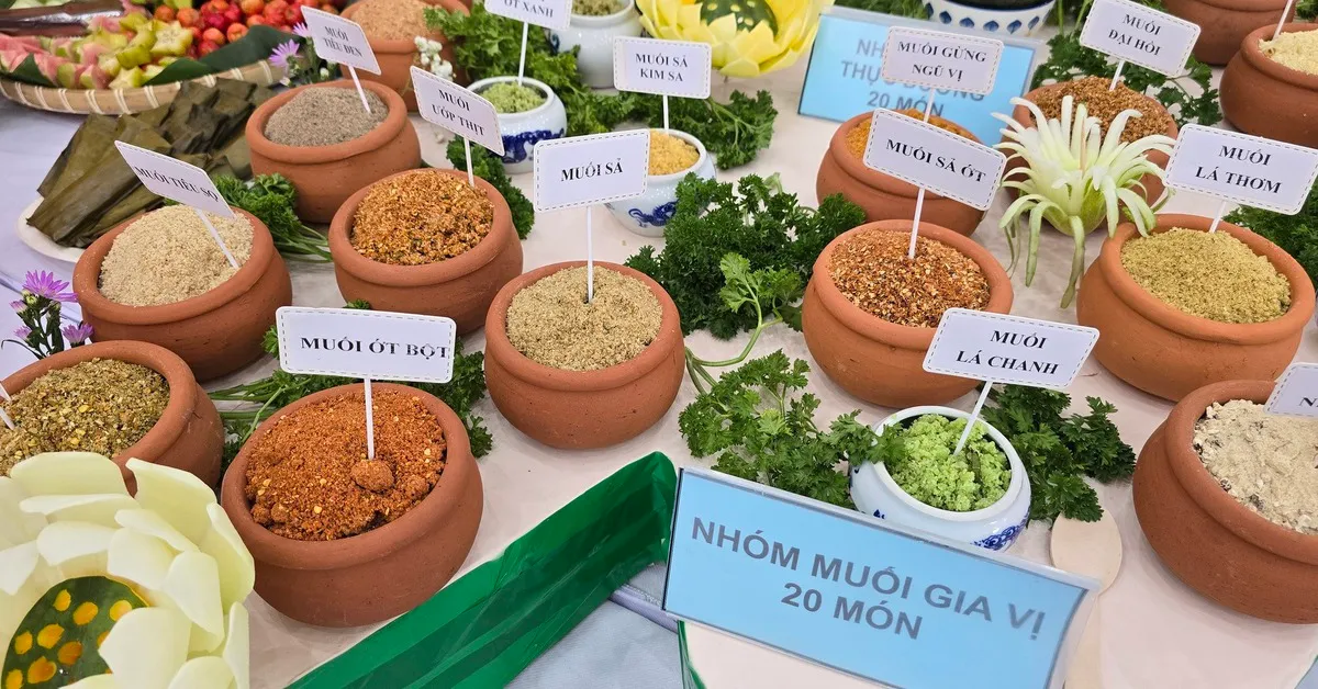 Ngắm bàn tiệc lập kỷ lục 100 món muối - giữ hồn di sản Việt