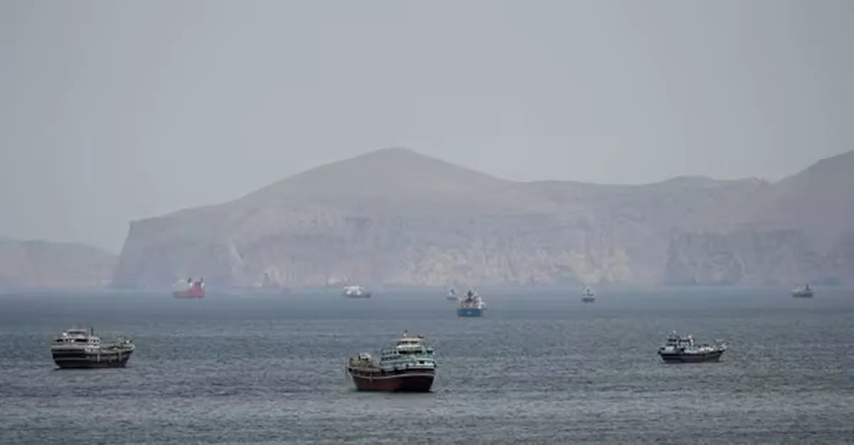 Lầu Năm Góc bác tin cần 6 tháng để dọn sạch thủy lôi tại eo biển Hormuz