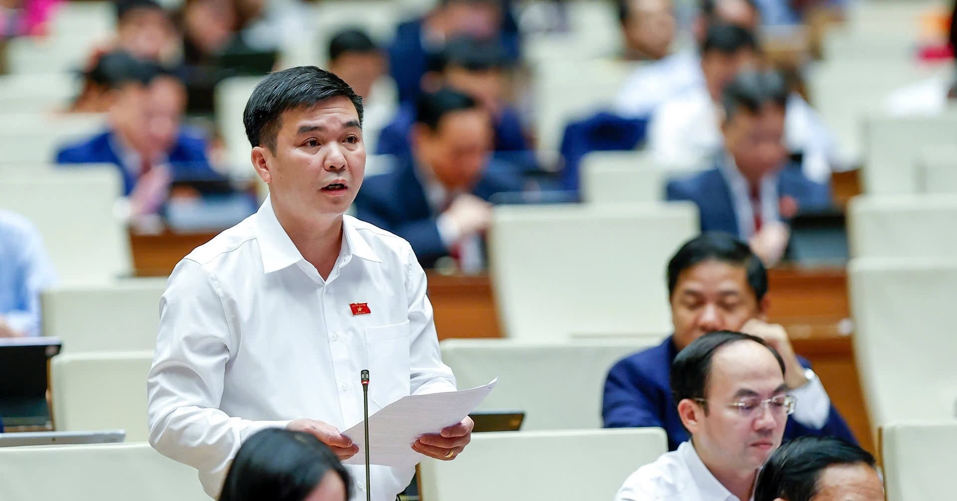 Cần đánh giá tiền lương của cán bộ cấp xã khi phải làm nhiệm vụ của 6-7 sở