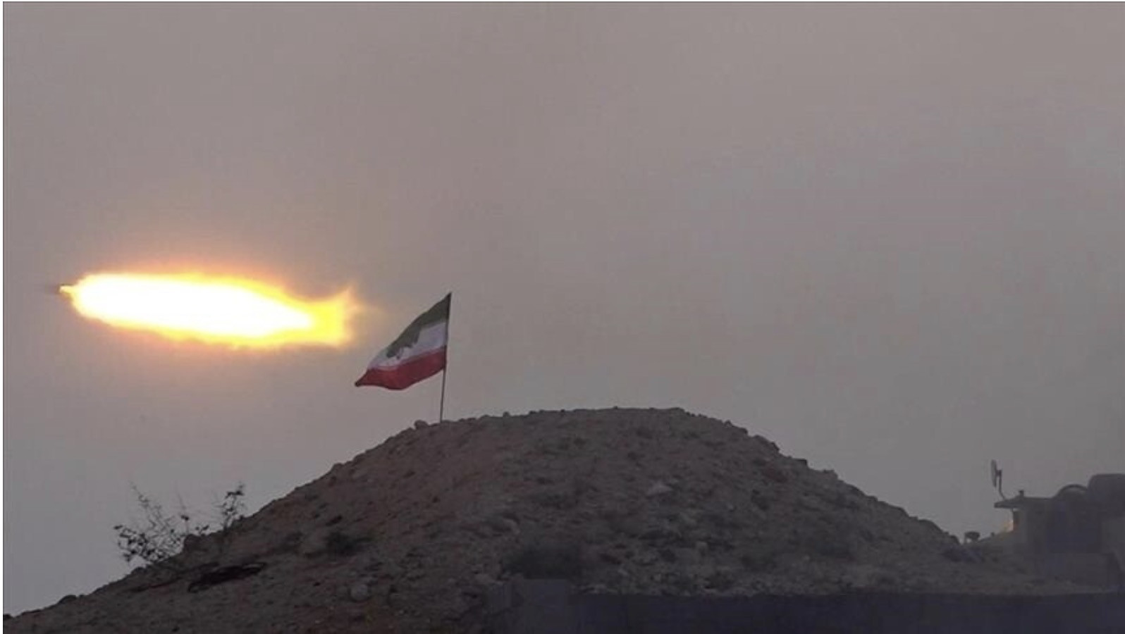 Tên lửa Iran rời bệ phóng. Ảnh: Anadolu