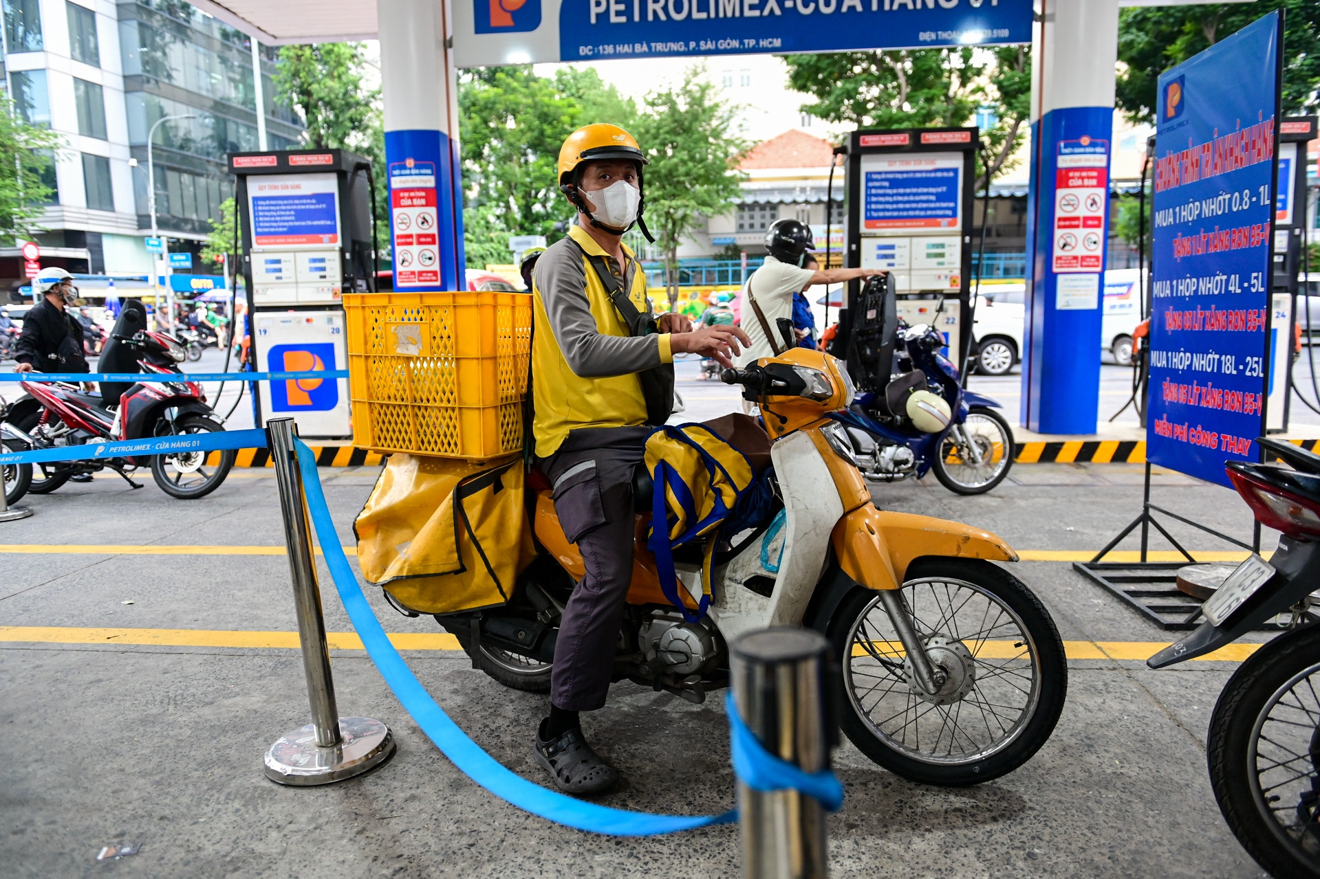 Giá xăng dầu giảm tiếp, có loại hạ tới hơn 3.100 đồng/lít