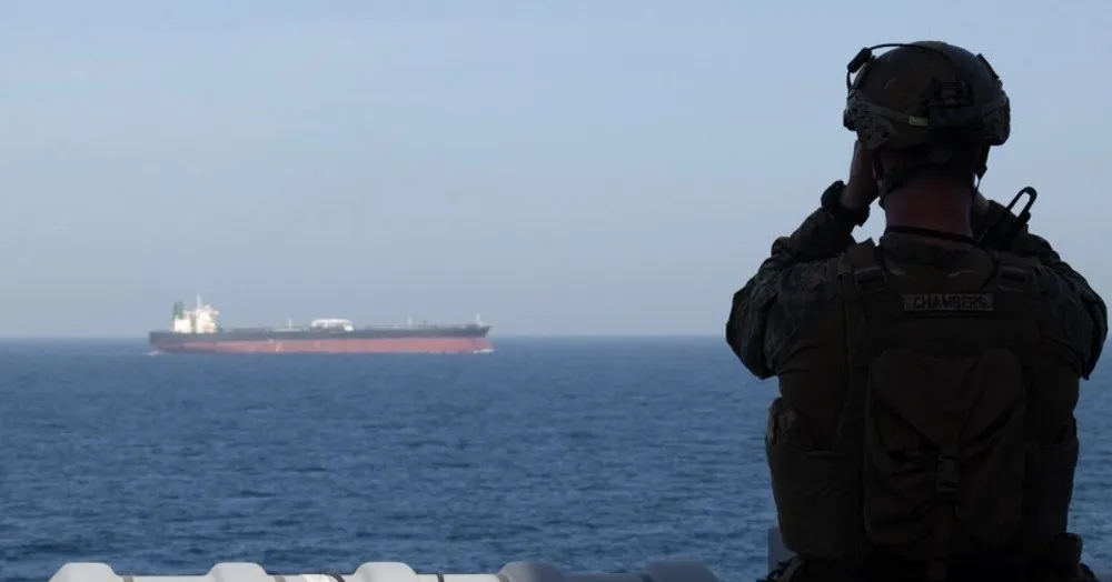 Iran bắt giữ 2 tàu dân sự ở eo biển Hormuz