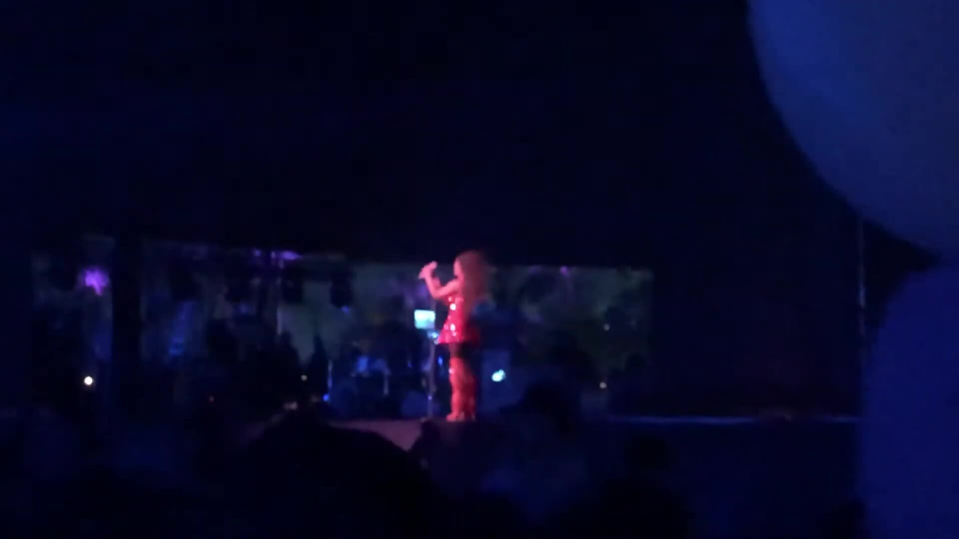 Ariana Grande biểu diễn "Dangerous Woman" tại Coachella