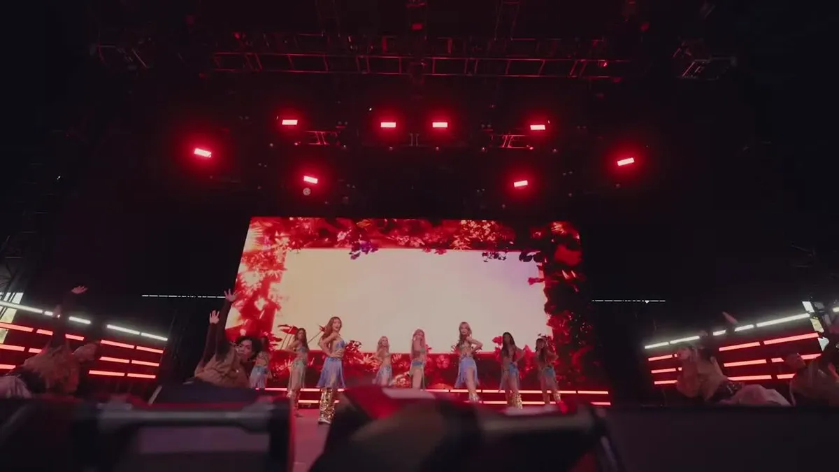 Trích tiết mục "Pantropiko" của nhóm BINI