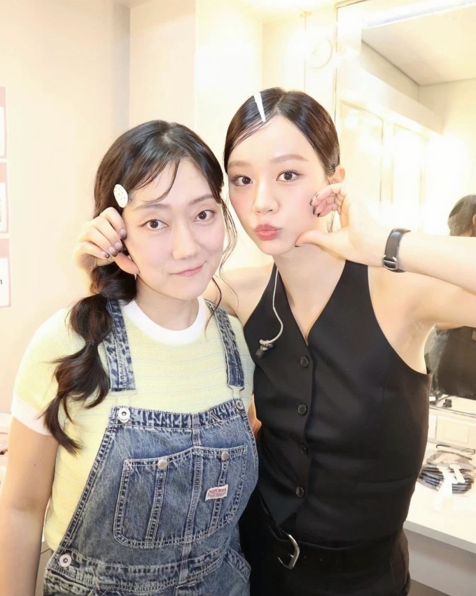 Park Kyung Hye (trái) và Hyeri. Ảnh: MK