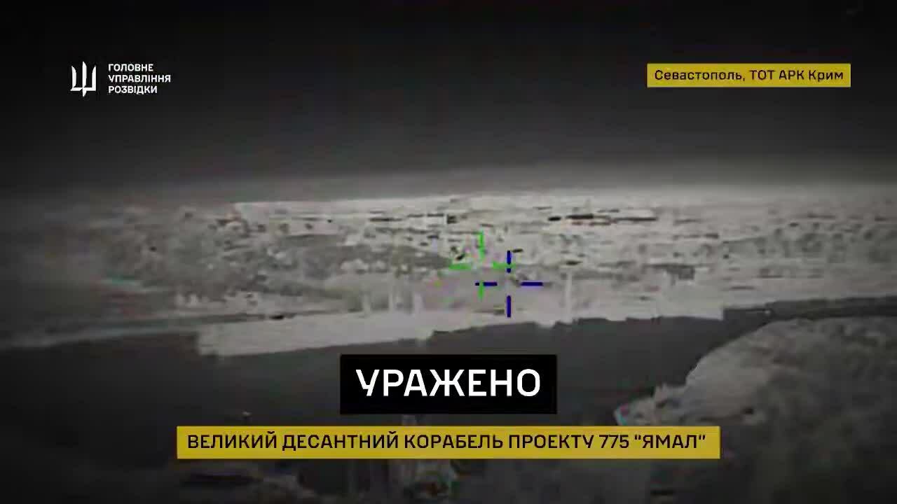 Ukraine đăng video tập kích hai tàu đổ bộ Nga tại Crimea