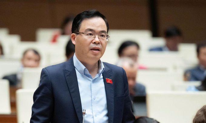 Đại biểu Trần Văn Khải, Phó chủ nhiệm Ủy ban Khoa học, Công nghệ và Môi trường tại nghị trường. Ảnh: Hoàng Phong