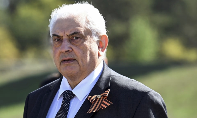 Đại sứ Nga Sergey Nechayev tham dự một sự kiện của đại sứ quán Nga nhằm kỷ niệm 80 năm kết thúc Thế chiến II tại Khu tưởng niệm và Bảo tàng Sachsenhausen ở Oranienburg, Đức, hồi tháng 4/2025. Ảnh: Reuters