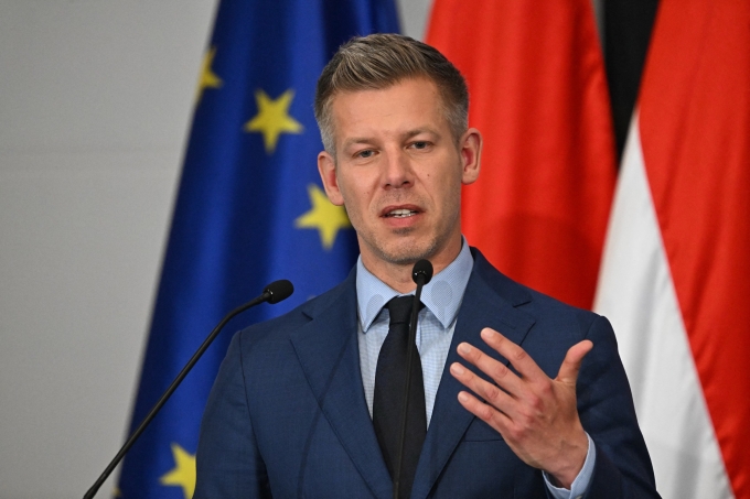 Thủ tướng đắc cử Hungary Peter Magyar tại cuộc họp báo ở Budapest ngày 20/4. Ảnh: AFP