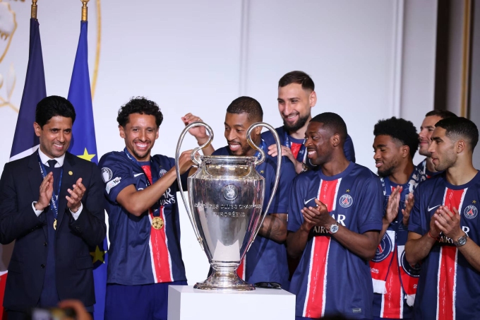 PSG mang Cup Champions League về Paris mừng chiến thắng hôm 1/6/2025. Ảnh: Reuters