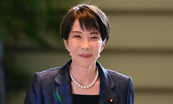 Bà Takaichi tại văn phòng thủ tướng Nhật Bản ở Tokyo hôm 15/4. Ảnh: AP