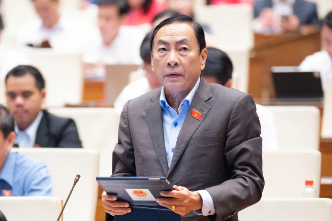 Đại biểu Phạm Văn Hòa phát biểu tại Quốc hội, sáng 21/4. Ảnh: Media Quốc hội