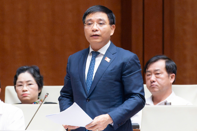 Phó thủ tướng Nguyễn Văn Thắng giải trình ý kiến đại biểu sáng 21/4. Ảnh: Hoàng Phong