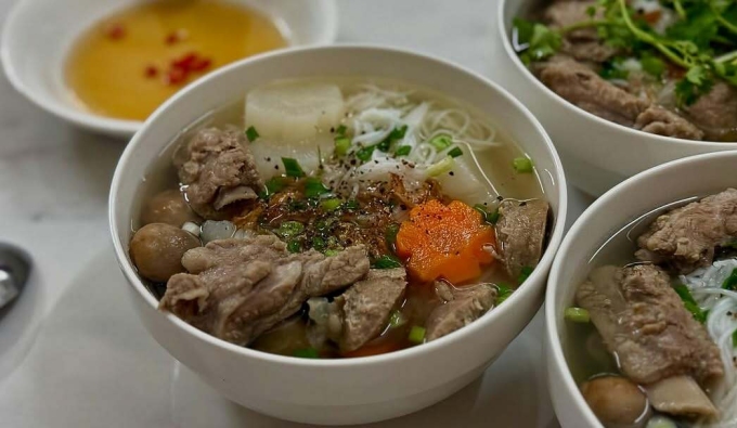 Người sau đột quỵ nên chọn các món ăn có chất xơ, protein để hạn chế nguy cơ suy dinh dưỡng sau thời gian dài điều trị. Ảnh: Quốc An