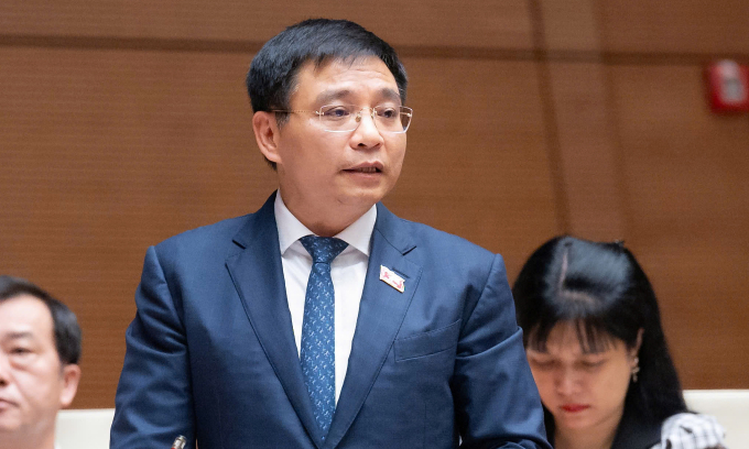 Phó thủ tướng Nguyễn Văn Thắng phát biểu sáng 21/4. Ảnh: Media Quốc hội