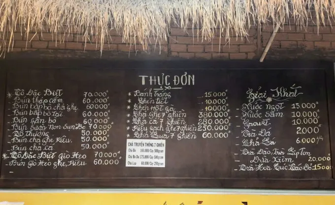Bảng giá mới của quán bún bò trên đường Lê Văn Thọ, phường Thông Tây Hội (TP HCM). Ảnh: Thi Hà
