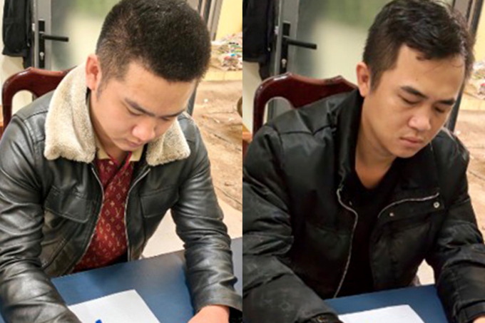 Tú (bên trái) và Hải tại cơ quan công an. Ảnh: Lê Tiến