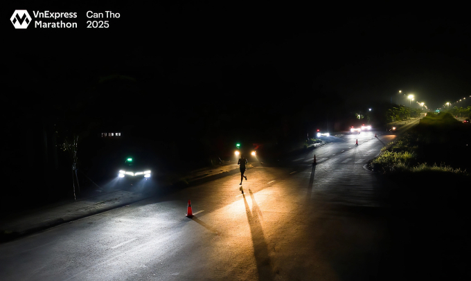 Green SM hỗ trợ chiếu sáng đường đua Cần Thơ 2025. Ảnh: VnExpress Marathon
