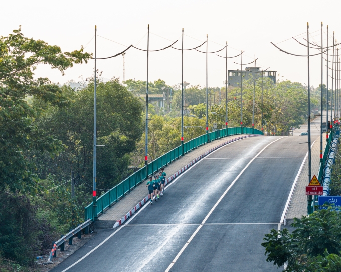 Runner chạy thử cung đường Cần Giờ. Ảnh: VnExpress Marathon