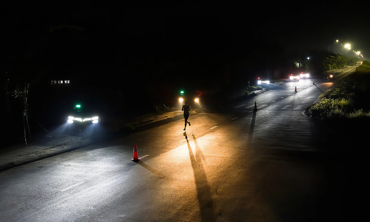 Đường chạy VM Green Paradise Cần Giờ được chiếu sáng bằng xe điện - Báo VnExpress 