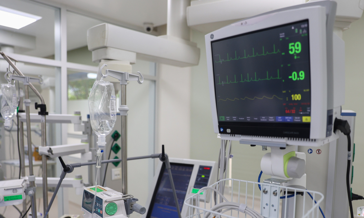 Cứu sống vợ chồng suy đa tạng trong vụ cháy nhà trọ 4 tầng