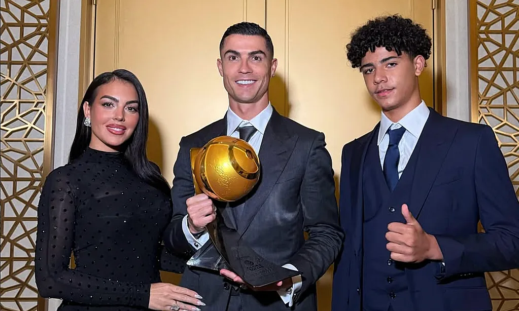 Al Nassr cân nhắc cho con trai Ronaldo lên đội một