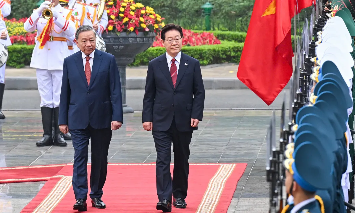 Việt Nam bắn 21 loạt đại bác chào mừng Tổng thống Hàn Quốc