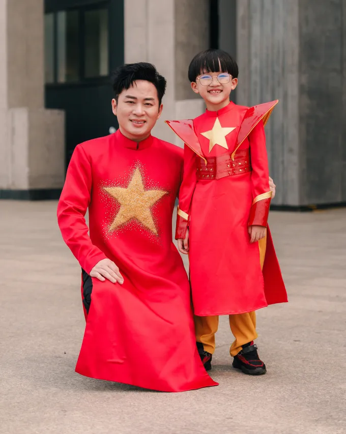 Ca sĩ Tùng Dương bên rapper nhí Xệ Xệ. Ảnh: Nhân vật cung cấp