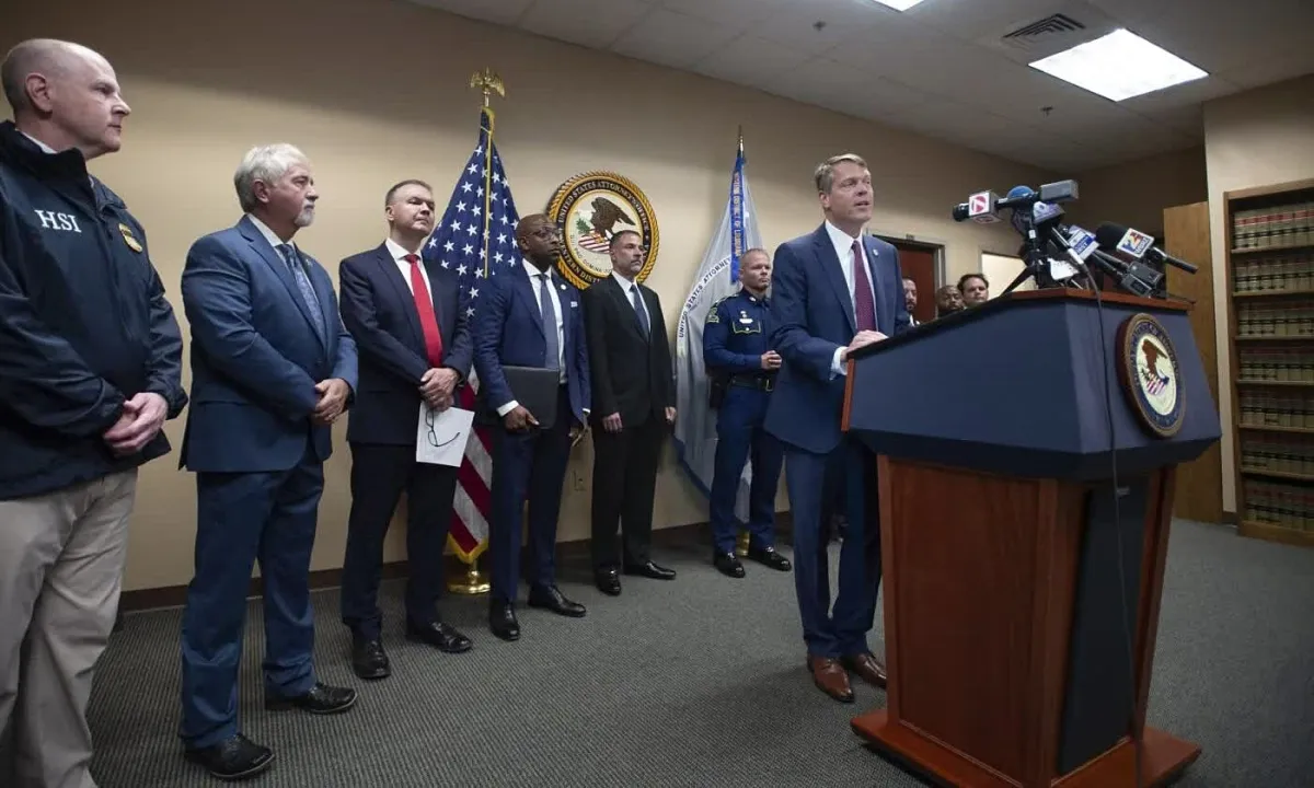 Đường dây hoang báo bị cướp để được cấp visa ở lại Mỹ