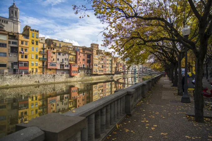Một dãy nhà ở Girona, Catalonia, Tây Ban Nha. Ảnh: Pixabay