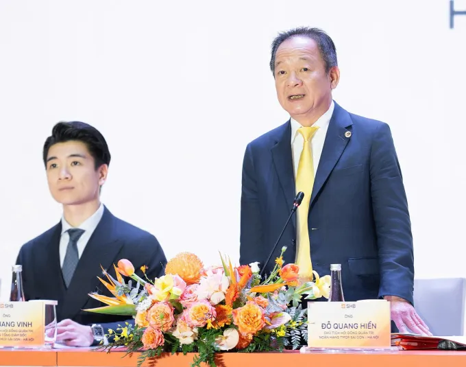 Ông Đỗ Quang Hiển, Chủ tịch SHB phát biểu tại đại hội cổ đông chiều 22/4. Ảnh: SHB