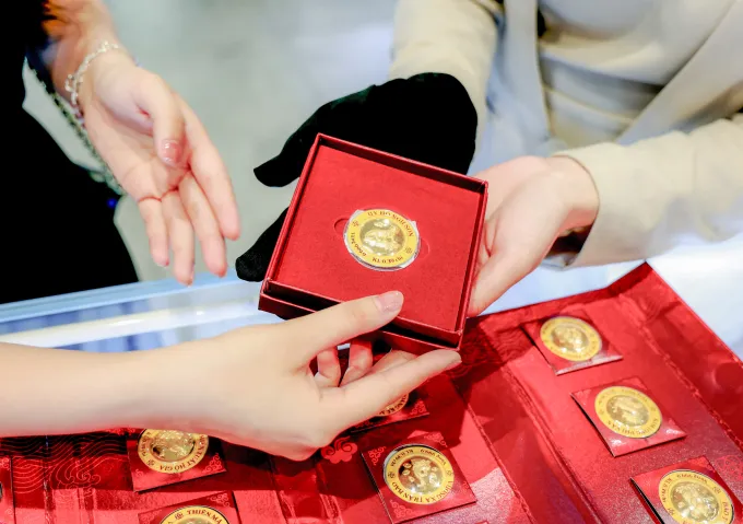 Sản phẩm vàng may mắn được giới thiệu tại một cửa hàng PNJ. Ảnh: PNJ