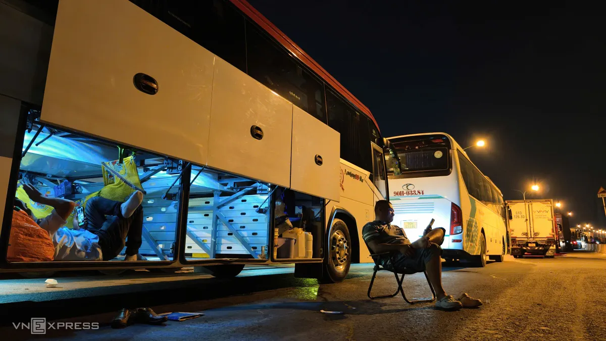 Cầu Phú Mỹ ùn tắc hơn 5 tiếng sau tai nạn liên hoàn