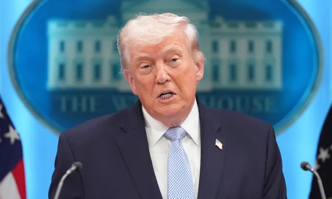 Tổng thống Mỹ Donald Trump họp báo về chiến sự Iran tại Nhà Trắng ngày 6/4. Ảnh: AP