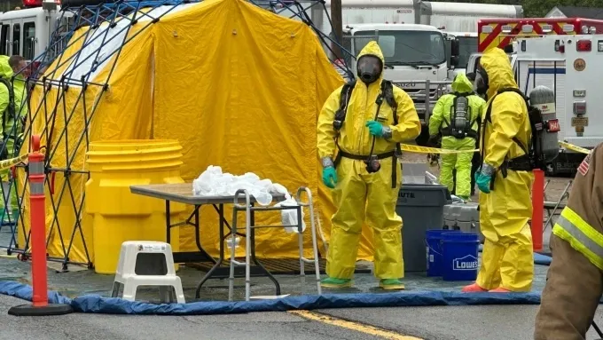 Khu vực khử nhiễm dã chiến gần nhà máy, ngày 22/4. Ảnh: WCHS