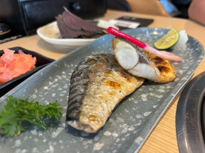 Cá béo giàu axit omega-3 có lợi cho não. Ảnh: Anh Chi