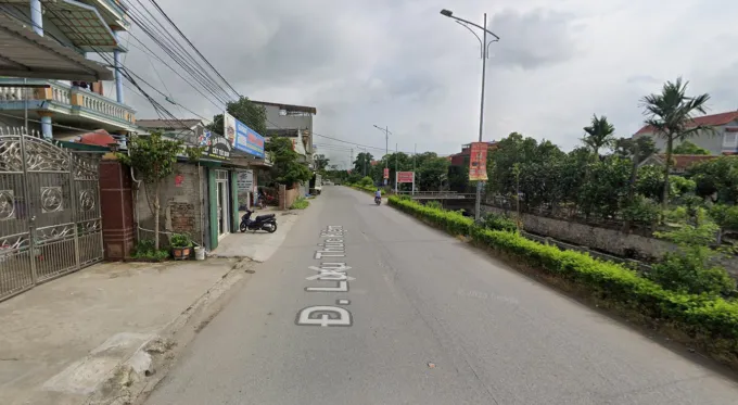 Đoạn đường xảy ra va chạm, cửa nhà dân sát đường. Ảnh: Google Maps
