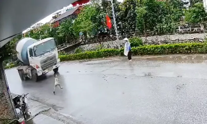 Vụ tai nạn bộc lộ mối nguy của nhà ven đường