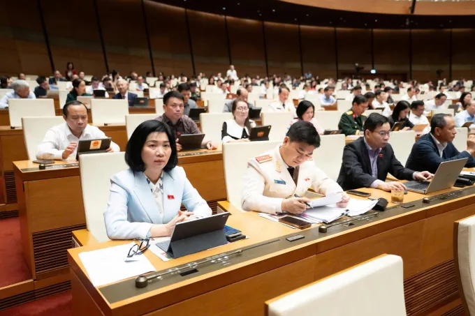 Các đại biểu Quốc hội tại hội trường Diên Hồng, ngày 23/4. Ảnh: Hoàng Phong