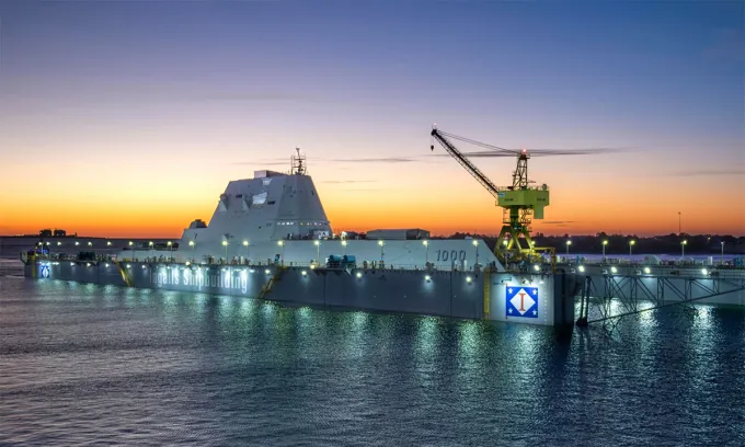 Khu trục hạm USS Zumwalt rời xưởng đóng tàu ở Pascagoula, Mississippi tháng 12/2024. Ảnh: HII