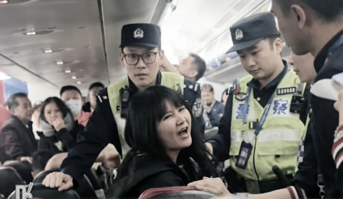 Chuyến bay chậm hơn một giờ vì hành khách quát tiếp viên