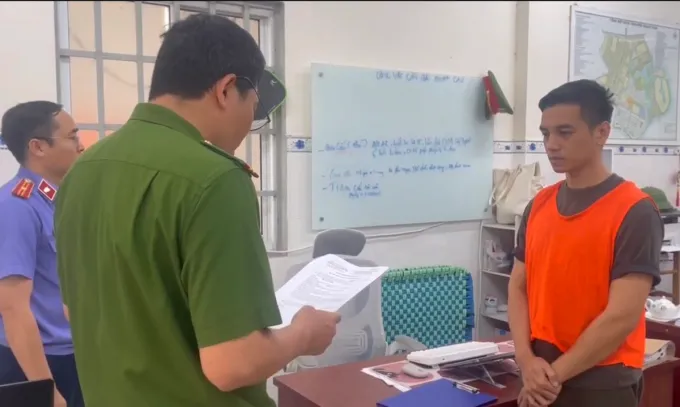 Nguyễn Văn Dũng bị cảnh sát bắt giam. Ảnh: Công an TP HCM