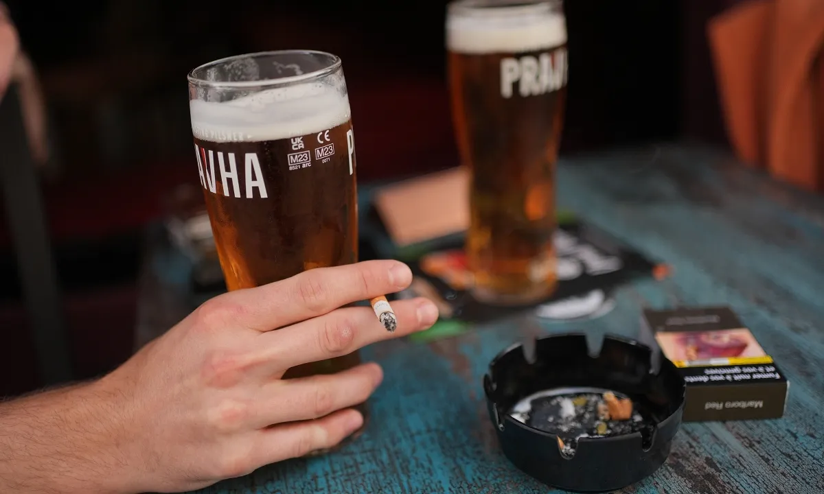 Quốc hội Anh thông qua dự luật cấm người sinh sau 2008 mua thuốc lá